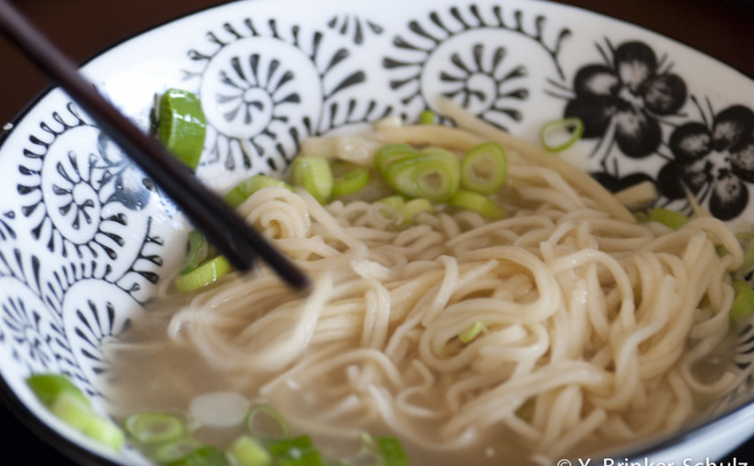 Japanische Nudelsuppe die Zweite ODER: Ramen mit Oktopuswürstchen und selbst gemachten Nudeln