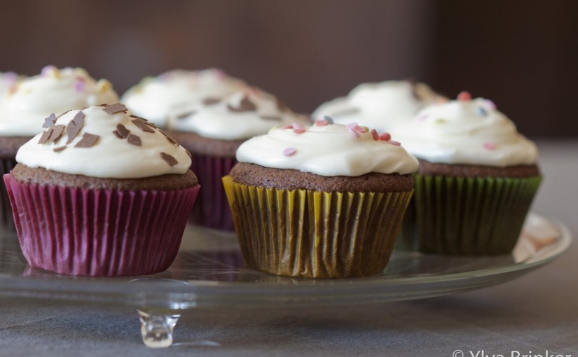 Auf ins Wochenende: mit herrlichen Red Velvet Cupcakes