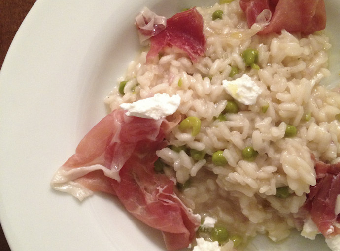 Zurück aus der Toskana! Leckeres Risotto mit Erbsen, Parmaschinken & Ziegenkäse um das Toskana-Feeling wieder aufzufrischen