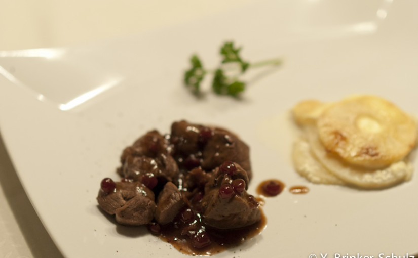 Winterliches 2-Gänge-Menü: Rehragout mit Apfelgratin und Vacherin Mont d’or auf Cracker mit Birne