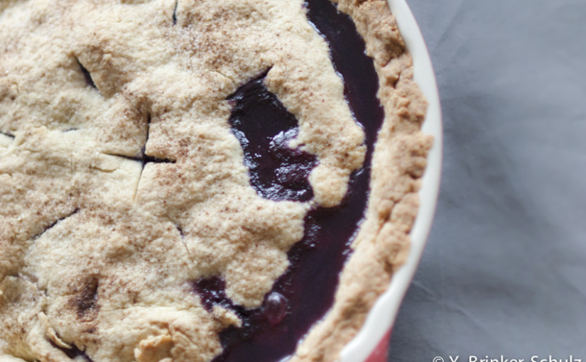 Zum Verlieben lecker: fruchtig-süße Apfel-Brombeer-Heidelbeer-Pie