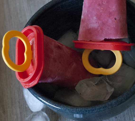 Ab in den Sommer! Himbeer-Joghurt-Eis mit Prosecco