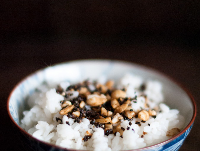 Pimp your Rice! Furikake mit Erdnüssen & Wasabi