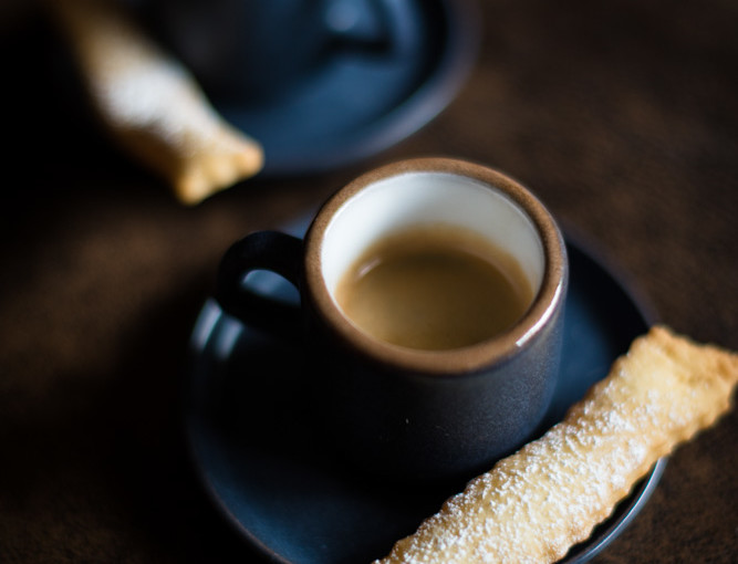 Ein kleines Stückchen Italien: Espressopause mit Crostoli