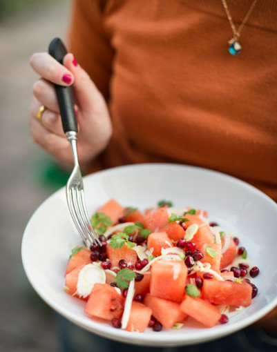 Veganes Abendessen mit einem Vampir(-Liebhaber): Wassermelonen-Salat mit Fenchel und blutrotem Granatapfel