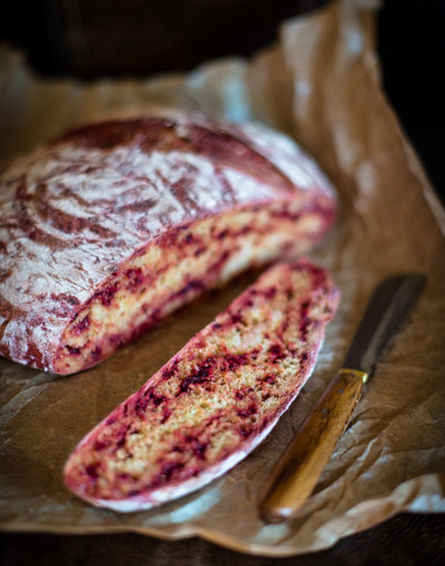 „Autumn is coming“: Rote-Beete-Weizensauerteig-Brot