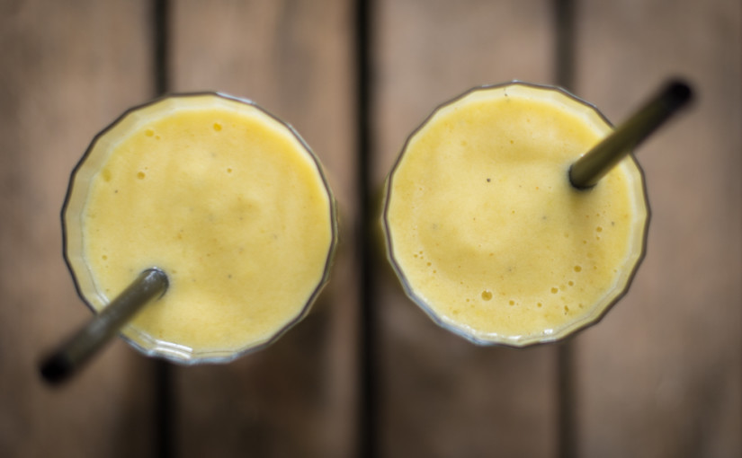 Ananas-Mango-Passionsfrucht-Smoothie